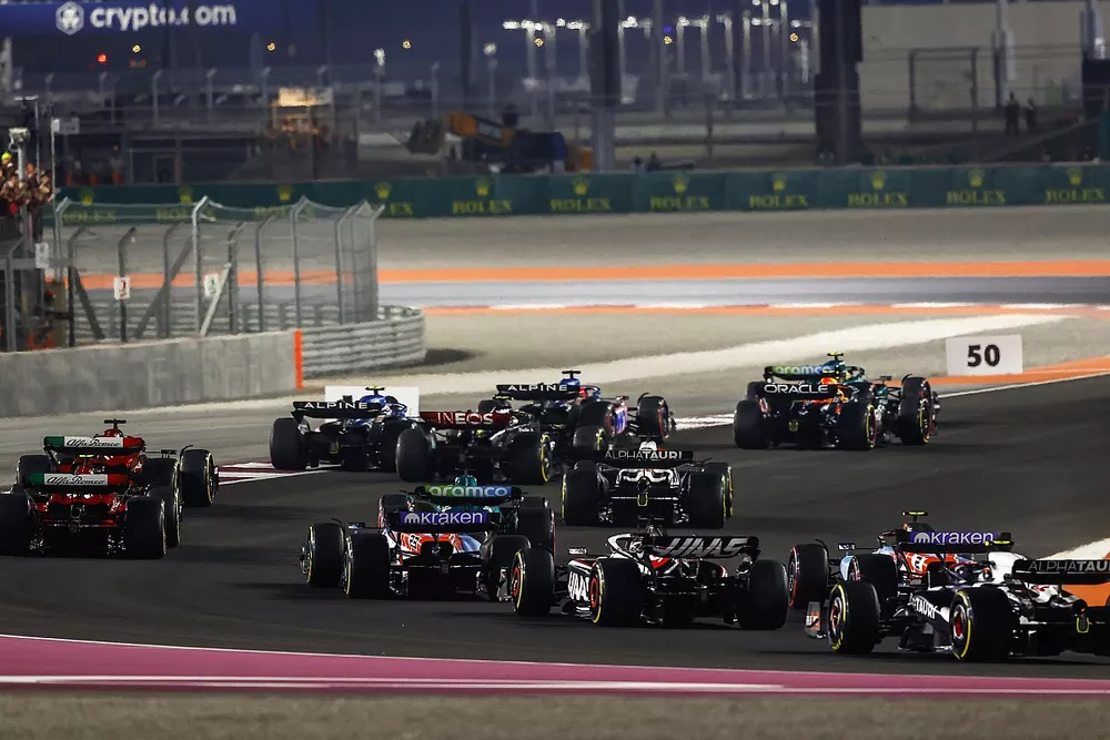 Kevin Magnussen, Haas VF-23, Logan Sargeant, Williams FW45, Yuki Tsunoda, AlphaTauri AT04, chase the pack