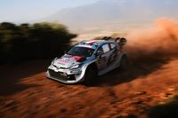 WRC Grecia: Ogier da un golpe encima de la mesa y Neuville pincha