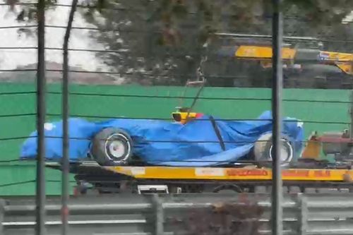 Lindblad accidenta el Racing Bulls VCARB03 durante su estreno en Imola