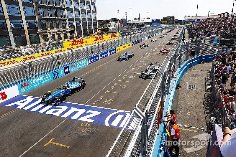 S&eacute;bastien Buemi, Renault e.Dams, on Pole Position at the start of the race