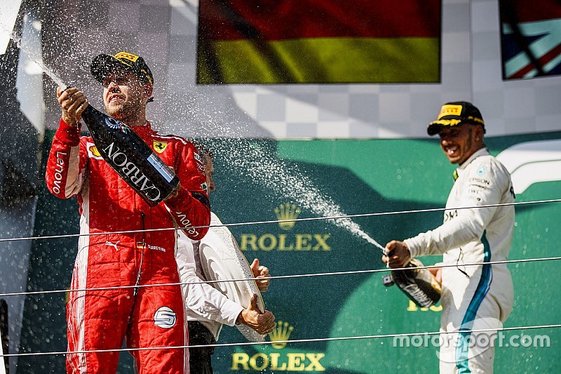 Hamilton és Vettel fej-fej mellett, Schumacher a rekorder