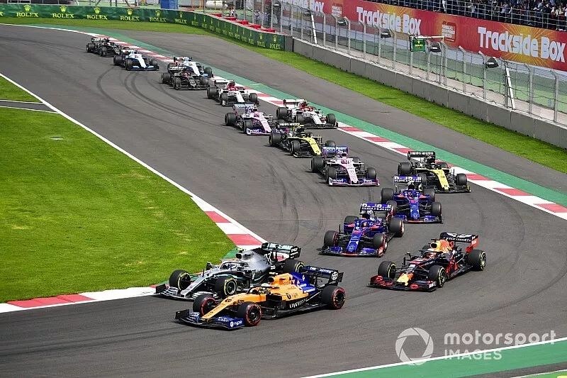 Lando Norris, McLaren MCL34, devant Valtteri Bottas, Mercedes AMG W10, Max Verstappen, Red Bull Racing RB15, Daniil Kvyat, Toro Rosso STR14, Pierre Gasly, Toro Rosso STR14, Daniel Ricciardo, Renault F1 Team R.S.19, au d&eacute;part de la course