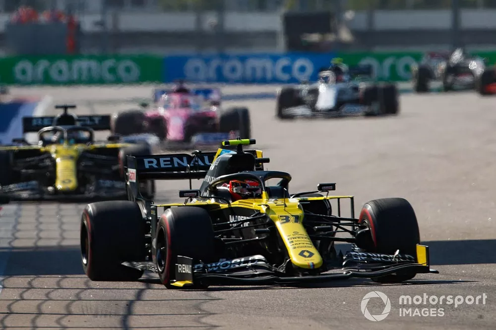 Esteban Ocon, Renault F1 Team R.S.20, Daniel Ricciardo, Renault F1 Team R.S.20, and Sergio Perez, Racing Point RP20