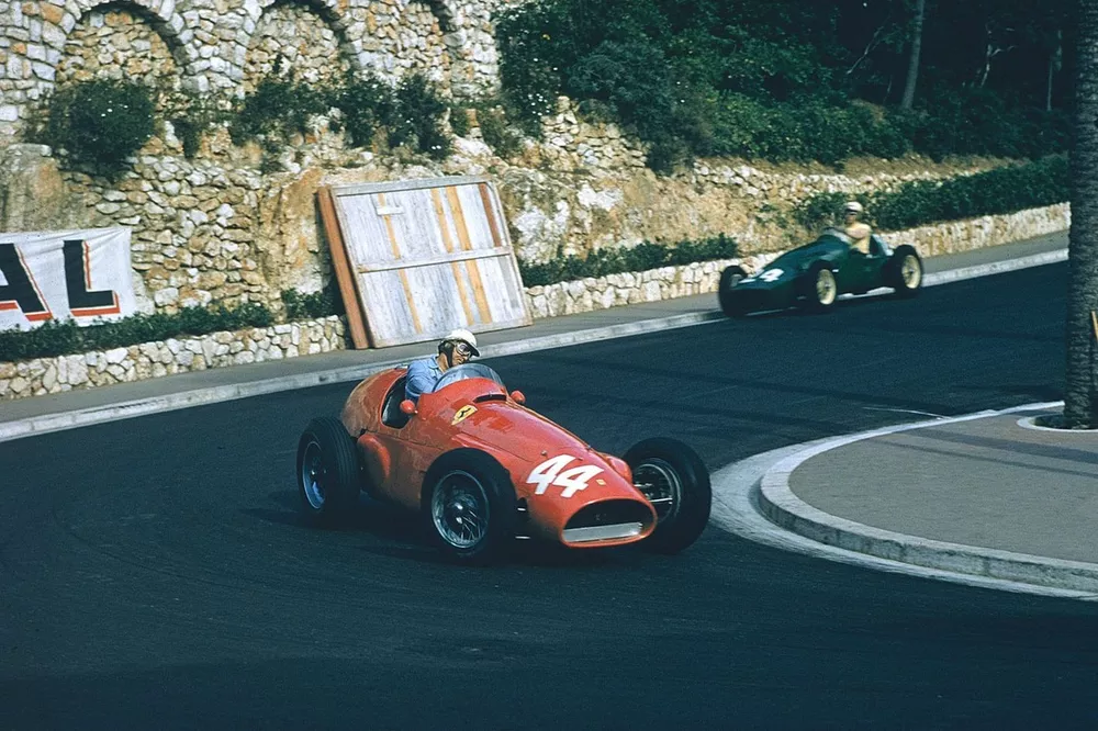 Giuseppe Farina au volant de la Ferrari 625 de Maurice Trintignant