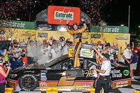 Brad Keselowski rompe el ayuno de victorias en  Darlington