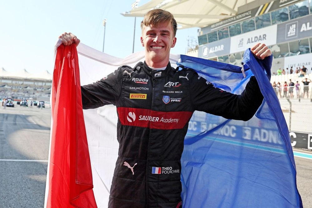 Theo Pourchaire, f&ecirc;te son titre de Champion de F2