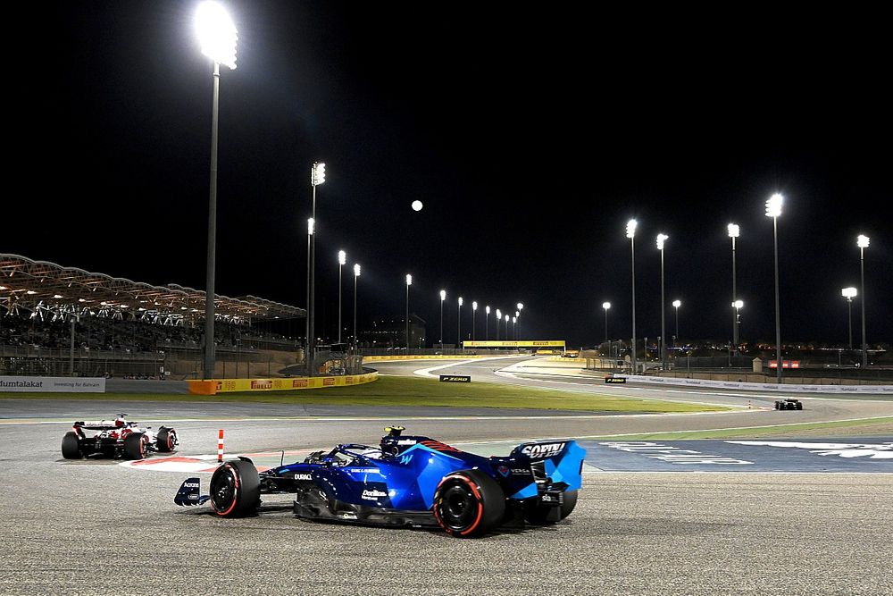 Valtteri Bottas, Alfa Romeo C42, Nicholas Latifi, Williams FW44
