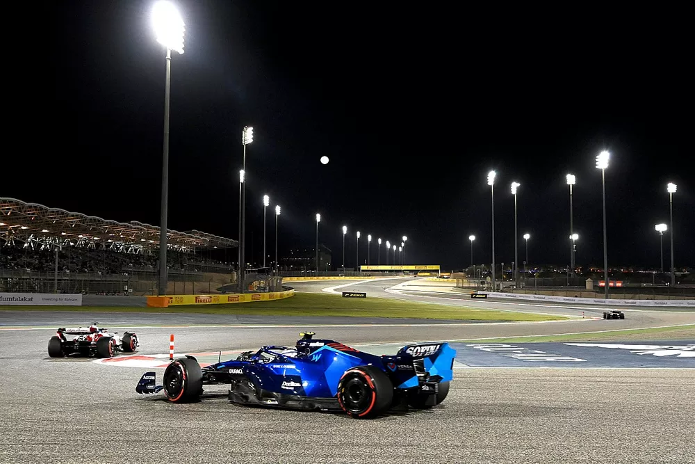 Valtteri Bottas, Alfa Romeo C42, Nicholas Latifi, Williams FW44
