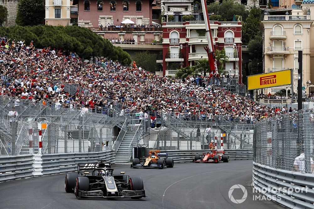 Romain Grosjean, Haas F1 Team VF-19, leads Lando Norris, McLaren MCL34