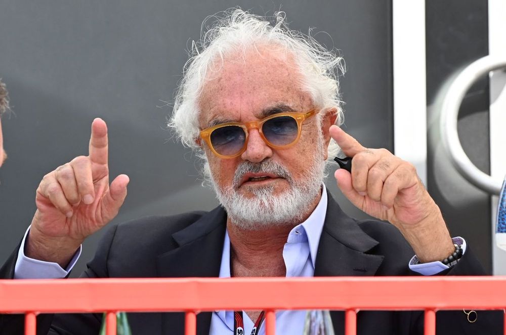 Christian Horner, director de Red Bull Racing, con Flavio Briatore y Helmut Marko, asesor de Red Bull Racing 