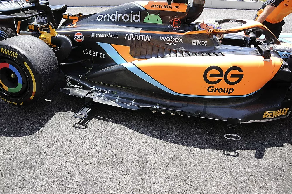 McLaren MLC36 floor