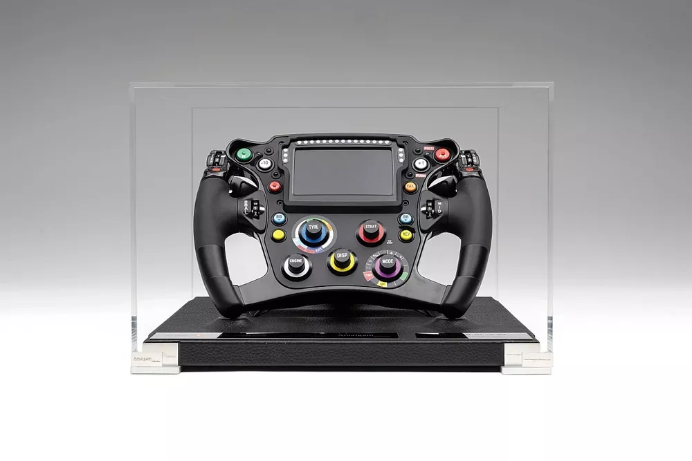 Volante Red Bull RB19