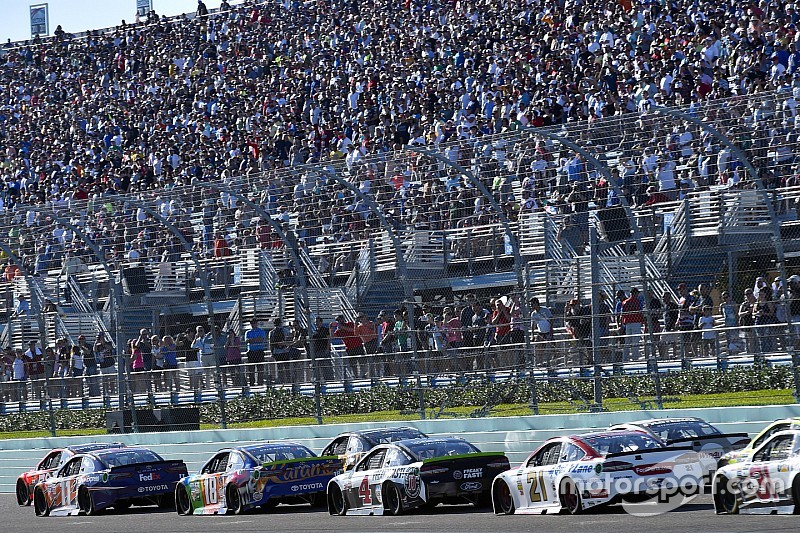 El presidente de NASCAR, Steve Phelps, promete que mejorarán