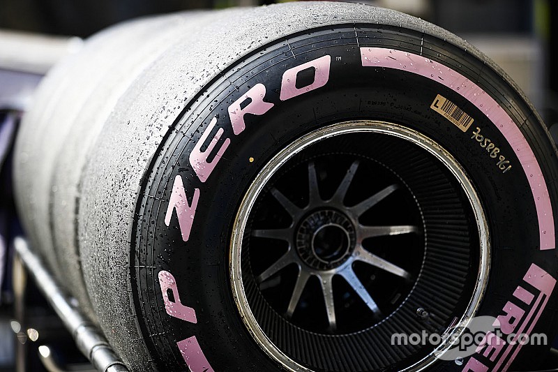 Vettel a mercedeseseknél lágyabb taktikával indul Szocsiban