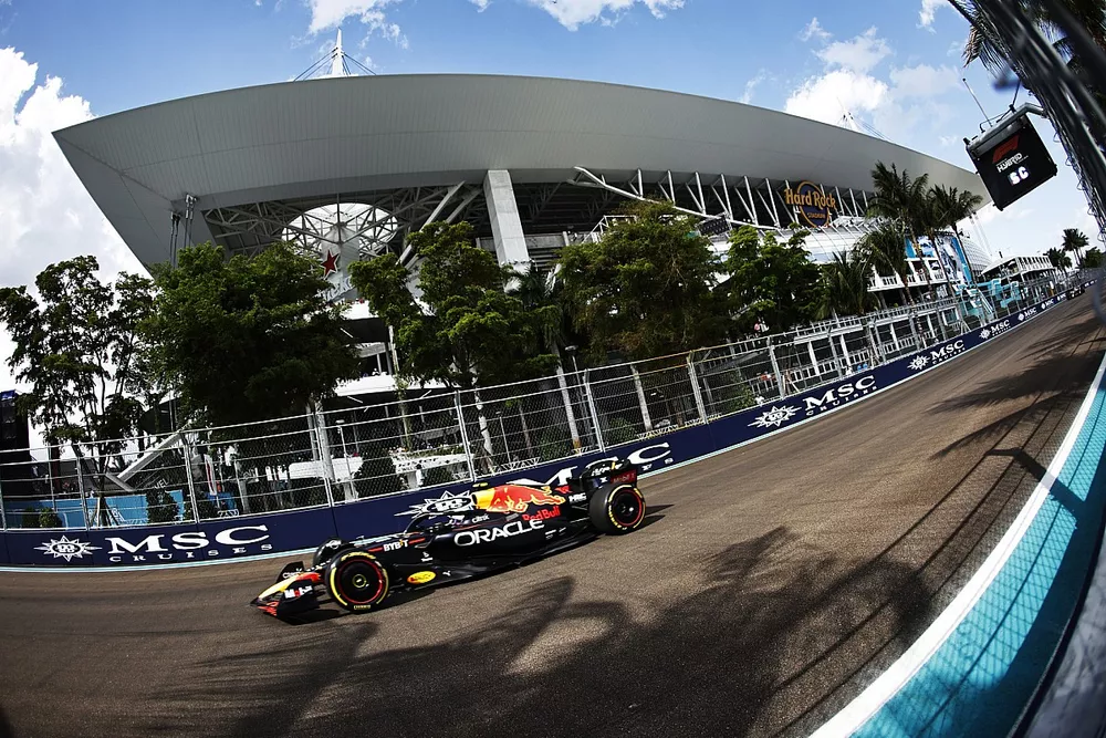Sergio Perez, Red Bull RB18
