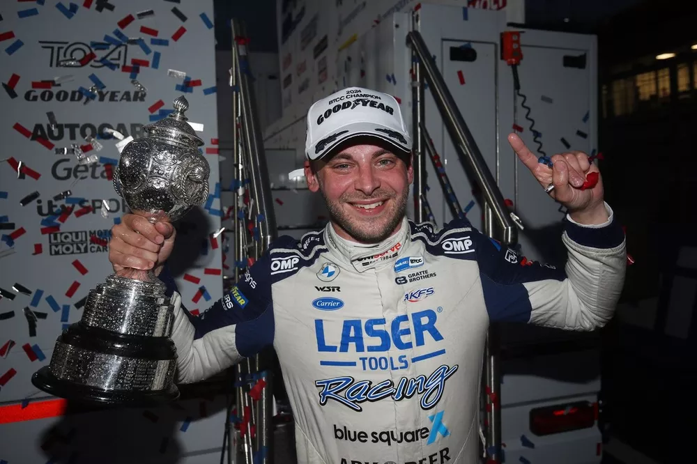 Jake Hill, Laser Tools Racing with MB Motorsport BMW 330e M Sport