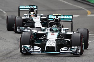 F1メルセデスAMG W01 ニコ・ロズベルグ 2010直筆サイン入りです F1メルセデスAMG W01 ニコ・ロズベルグ 2010直筆サイン入りです