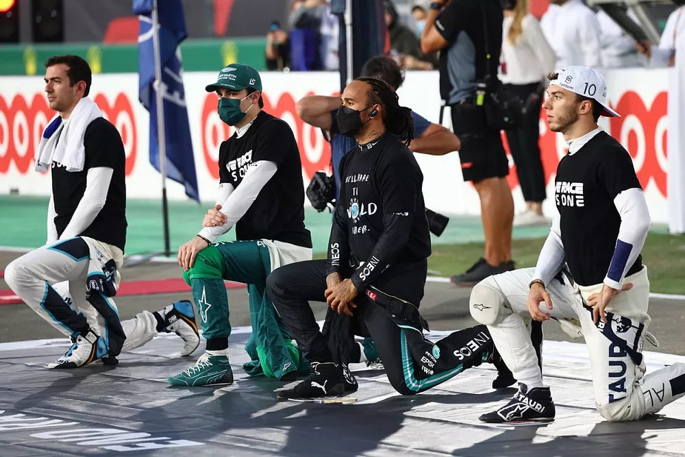Nicholas Latifi, Williams, Lance Stroll, Aston Martin, Lewis Hamilton, Mercedes, and Pierre Gasly, AlphaTauri, take a knee in support of the End Racism campaign