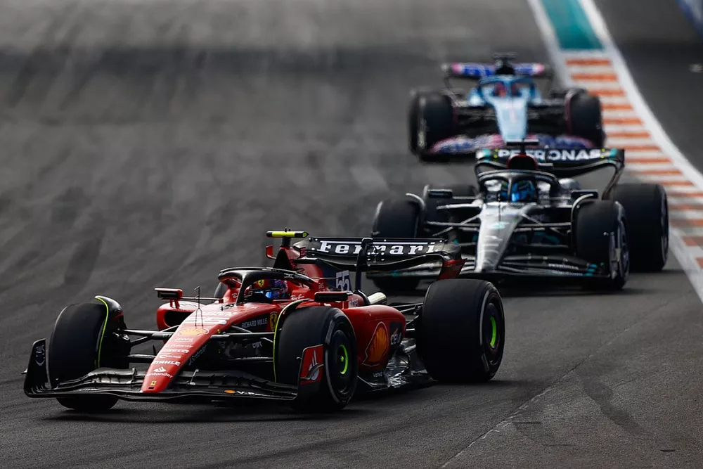 Carlos Sainz, Ferrari SF-23, George Russell, Mercedes F1 W14, Esteban Ocon, Alpine A523