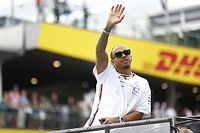 Hamilton insin&uacute;a que pel&iacute;cula de F1 no se hubiera dado con Ecclestone