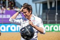 Wolff: De Vries podr&iacute;a haber sido opci&oacute;n para Red Bull ante Checo P&eacute;rez