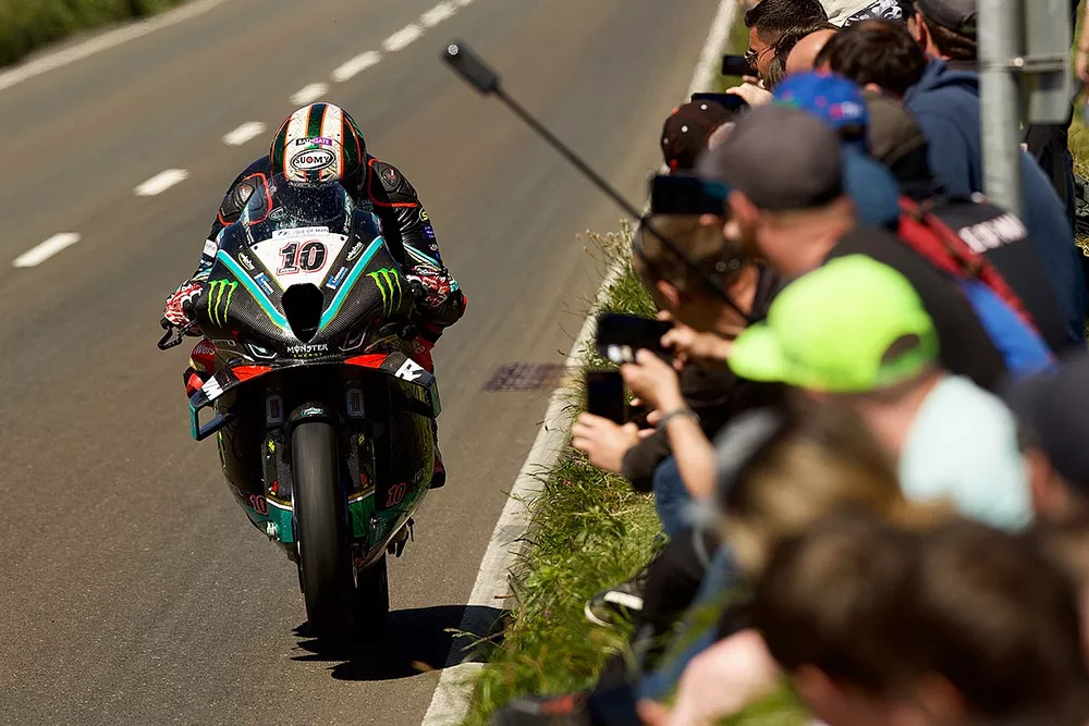 Peter Hickman, Superbike
