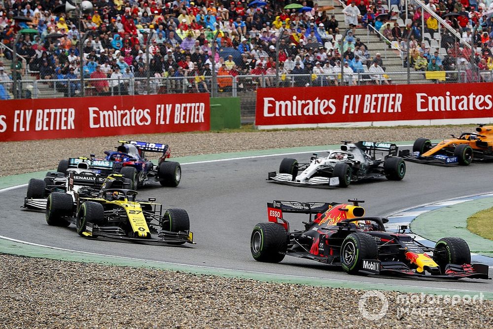 Max Verstappen, Red Bull Racing RB15, leads Nico Hulkenberg, Renault F1 Team R.S. 19, Valtteri Bottas, Mercedes AMG W10, Alexander Albon, Toro Rosso STR14, Lewis Hamilton, Mercedes AMG F1 W10, and Carlos Sainz Jr., McLaren MCL34