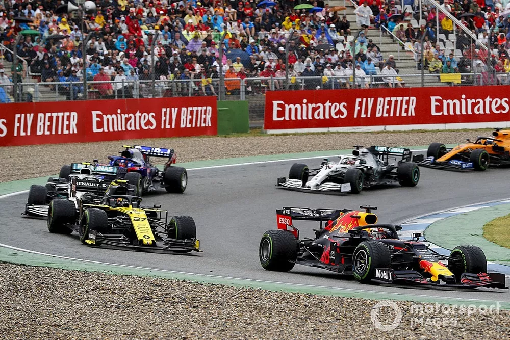 Max Verstappen, Red Bull Racing RB15, lidera Nico Hulkenberg, Renault F1 Team R.S. 19, Valtteri Bottas, Mercedes AMG W10, Alexander Albon, Toro Rosso STR14, Lewis Hamilton, Mercedes AMG F1 W10 y Carlos Sainz Jr, McLaren MCL34