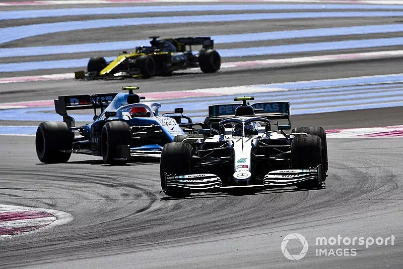 Valtteri Bottas, Mercedes AMG W10, devant Robert Kubica, Williams FW42, et Daniel Ricciardo, Renault F1 Team R.S.19