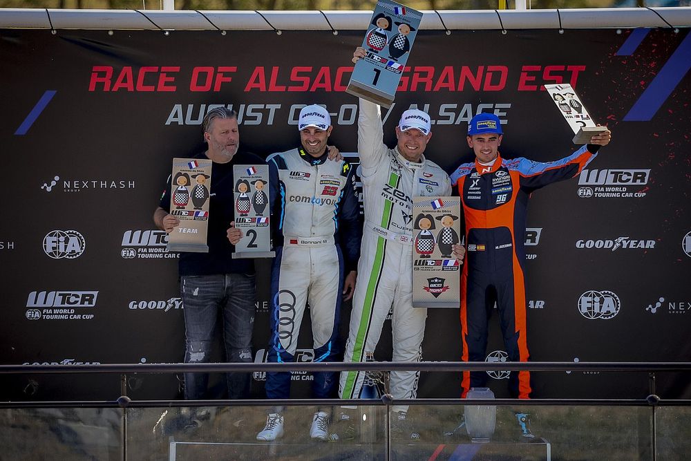 Podio: Ganador de la carrera Rob Huff, Zengo Motorsport, CUPRA Le&oacute;n Competici&oacute;n, segundo lugar Mehdi Bennani, Comtoyou Team Audi Sport, Audi RS 3 LMS, tercer lugar Mikel Azcona, BRC Hyundai N Squadra Corse, Hyundai Elantra N TCR