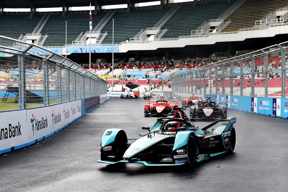 Mitch Evans, Jaguar Racing, Jaguar I-TYPE 5, Oliver Rowland, Mahindra Racing, Mahindra M7Electro, Lucas di Grassi, Venturi Racing, Silver Arrow 02