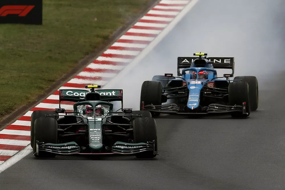Sebastian Vettel, Aston Martin AMR21, Esteban Ocon, Alpine A521