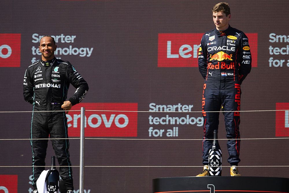 Podio: segundo lugar Lewis Hamilton, Mercedes-AMG, ganador Max Verstappen, Red Bull Racing