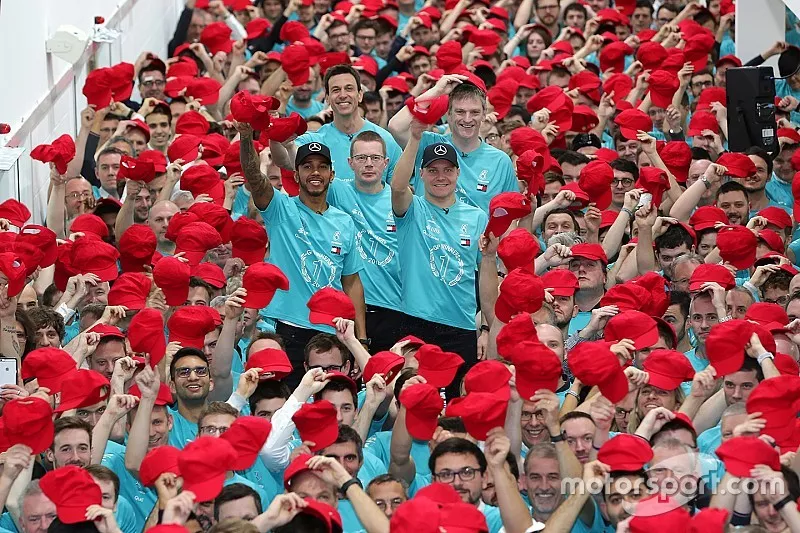 Lewis Hamilton, Toto Wolff, Valtteri Bottas, Mercedes AMG F, celebraci&oacute;n del Campeonato Mundial