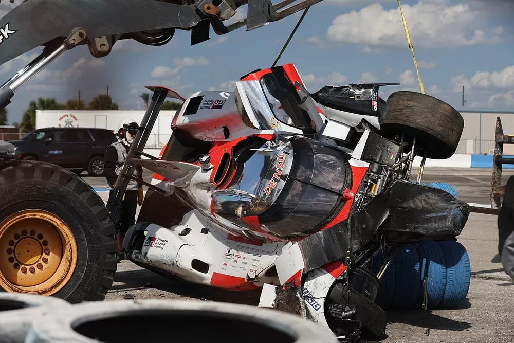 Crash: #7 Toyota Gazoo Racing Toyota GR010 - Hybrid: Mike Conway, Kamui Kobayashi, Jose Maria Lopez