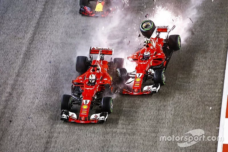 Sebastian Vettel, Ferrari SF70H, Max Verstappen, Red Bull Racing RB13, Kimi Raikkonen, Ferrari SF70H, se percutent au d&eacute;part