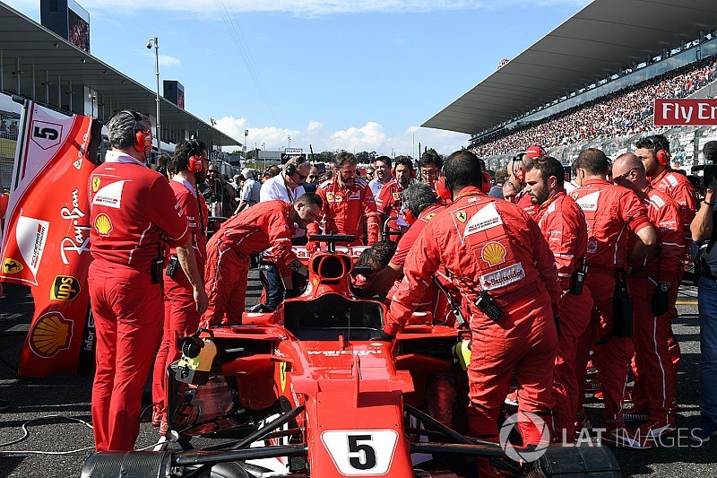 Ferrari kehabisan waktu untuk ganti busi mobil Vettel