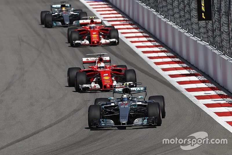 Valtteri Bottas, Mercedes AMG F1 W08, Sebastian Vettel, Ferrari SF70H, Kimi Raikkonen, Ferrari SF70H