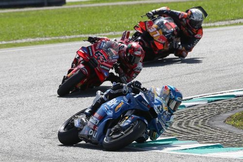 Alex M&aacute;rquez arrasa en la carrera de MotoGP en Sepang y drama para Bagnaia