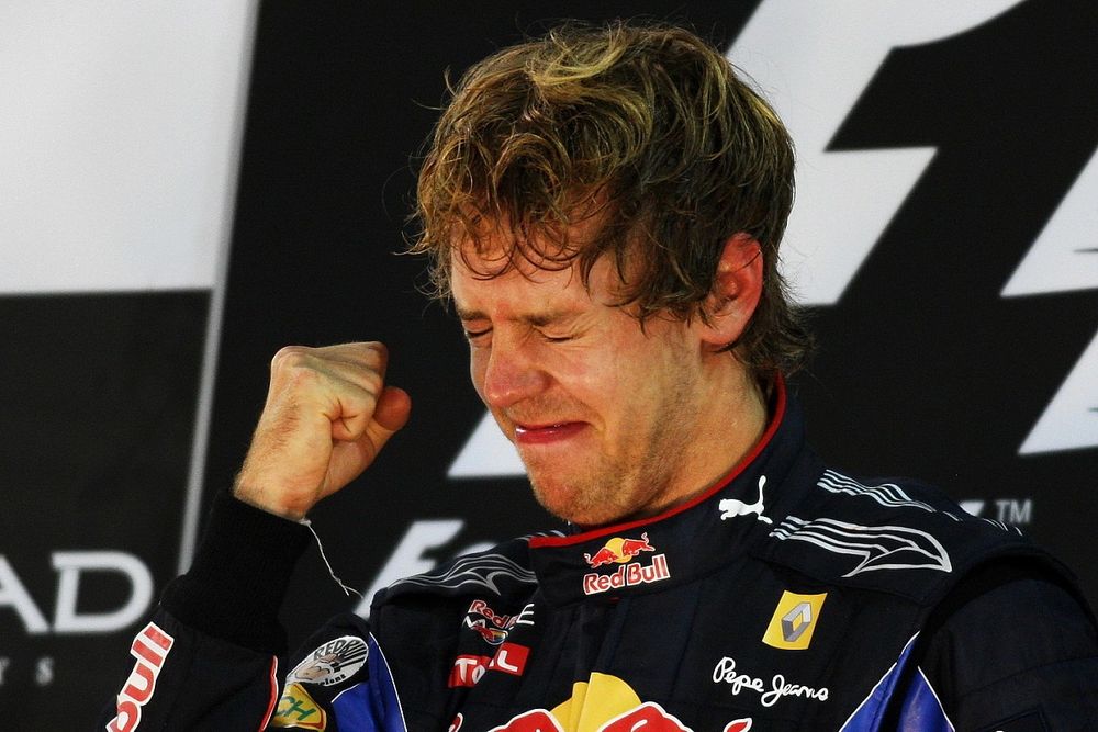 Podio: Ganador de la carrera y campeón del mundo Sebastian Vettel, Red Bull Racing celebra