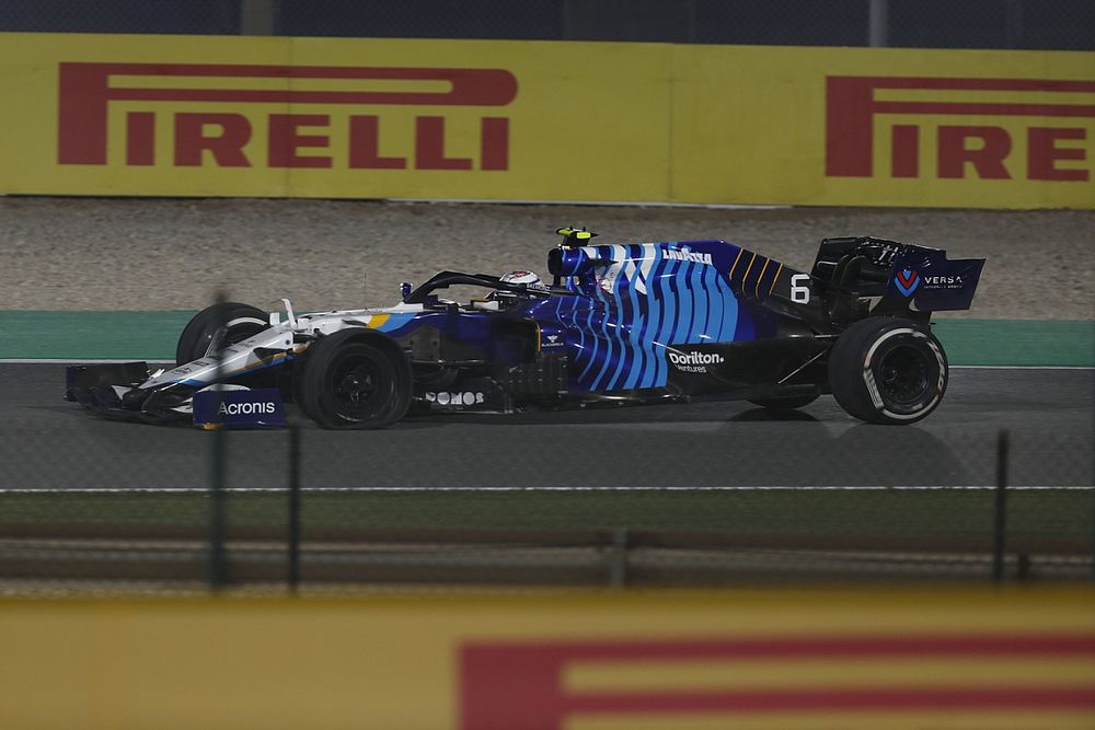 Nicholas Latifi, Williams FW43B, heads into retirement with a puncture