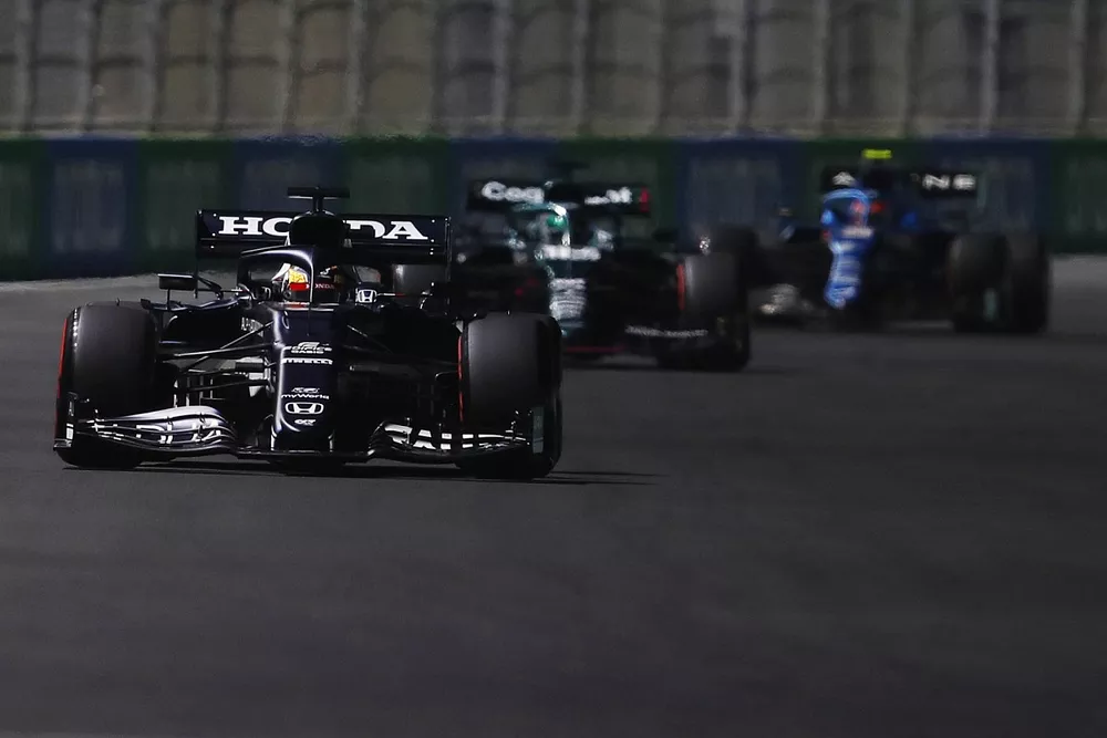 Yuki Tsunoda, AlphaTauri AT02, Lance Stroll, Aston Martin AMR21