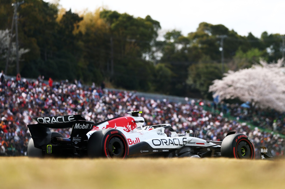 1/18 フェルスタッペン　別注　日本GP チャンピオン　角田移籍記念値下げ中 F1日本グランプリ】フェルスタッペン、鈴鹿で2年連続年間王者を