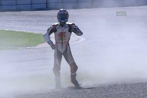 Ogura cae en Valencia y Augusto Fernández es campeón de Moto2