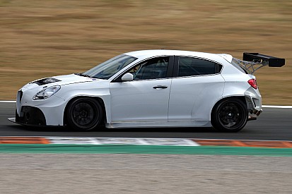 Alfa Romeo, la Giulietta TCR rivisitata per andare... Veloce: "Modificate le parti che ci facevano soffrire"