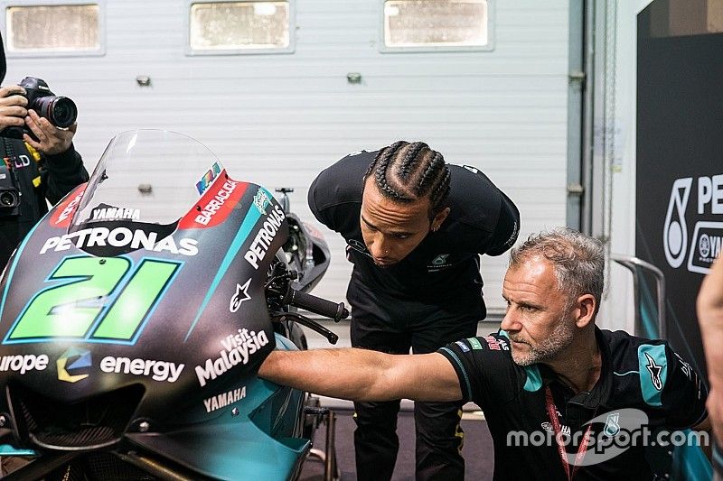 Lewis Hamilton with the bike of Franco Morbidelli, Petronas Yamaha SRT