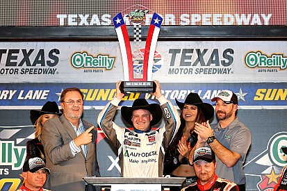 Custer supera Reddick no fim e garante vaga na final da Xfinity