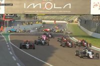 Vídeo: increíble accidente múltiple en la salida de una carrera en Imola