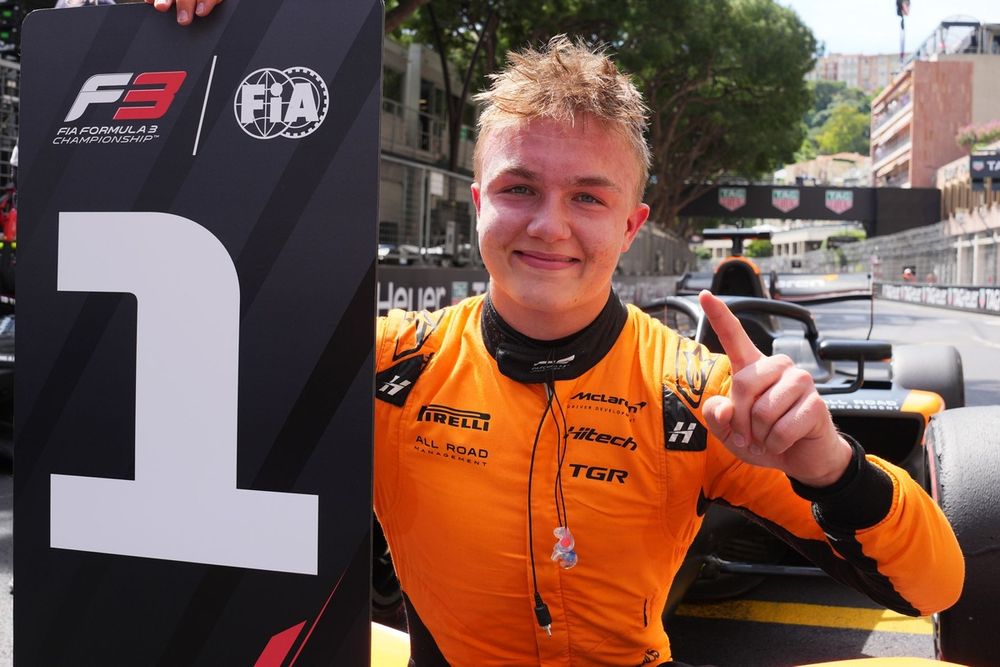 Race winner Martinius Stenshorne, Hitech TGR 