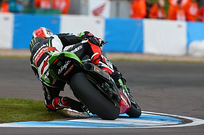 Une perte de pression de son pneu a fait chuter Jonathan Rea